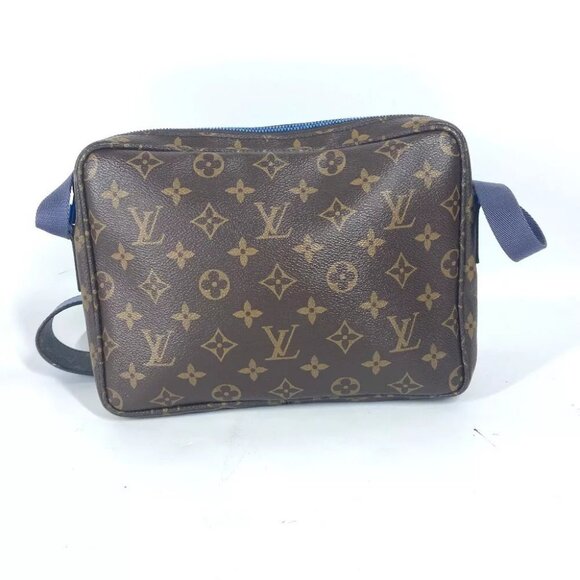 LOUIS VUITTON Monogram MessengerPM Crossbody Shoulder Bag - Picture 2 of 14